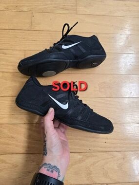 vintage Nike | Y2K monochrome black flat sole sneakers | WMS 6